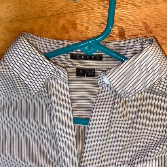 💘THEORY💘PIN STRIPED BUTTON DOWN BLOUSE💘PETITE💘100% COTTON💘 - Picture 2 of 6